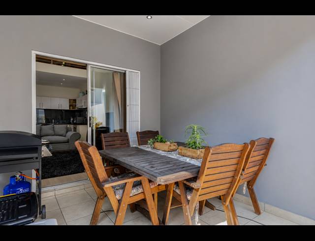 2 BEDROOM TOWNHOUSE FOR SALE IN BRYANSTON